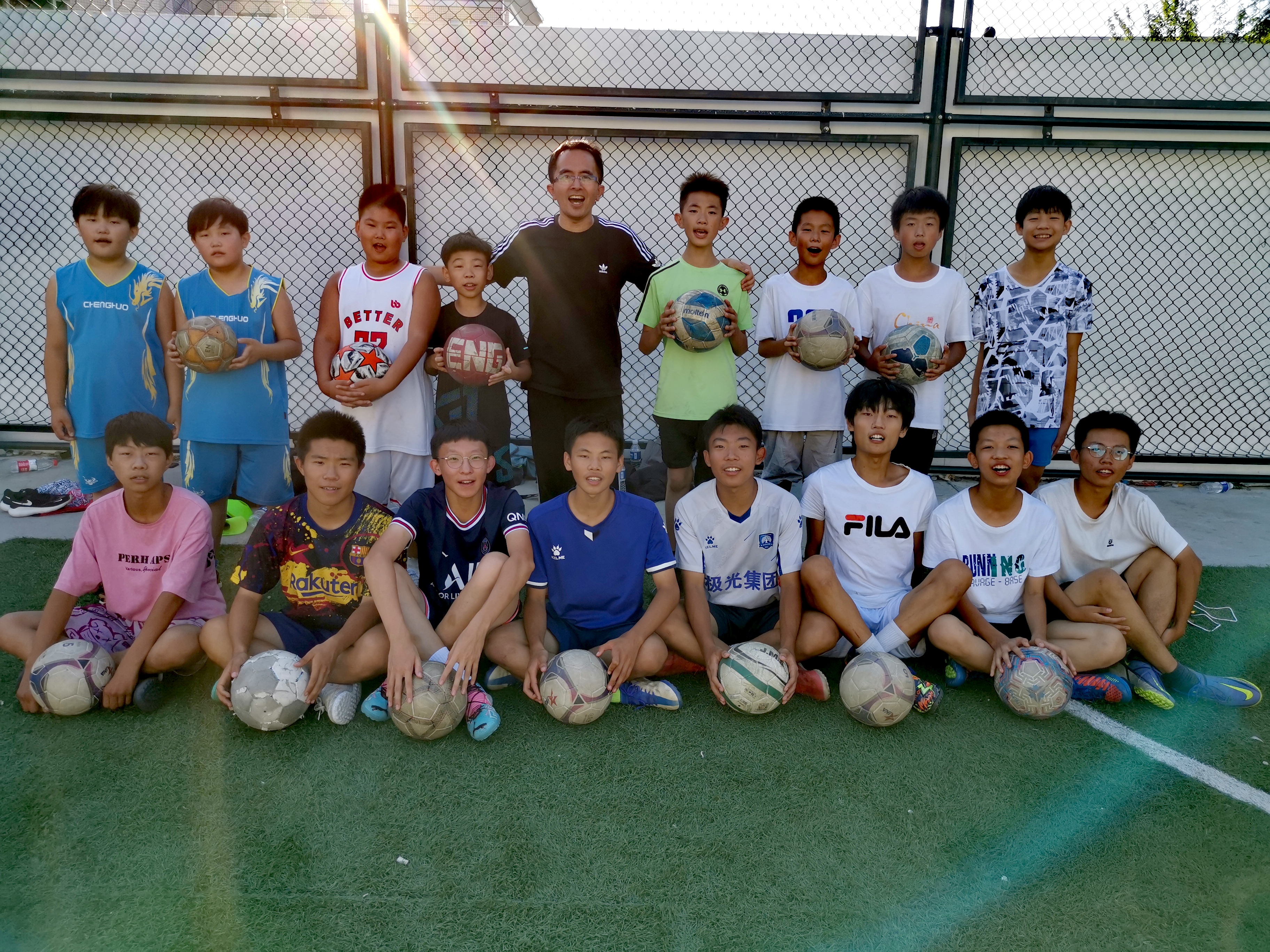 1672294026660056722.jpg 公益足球.jpg