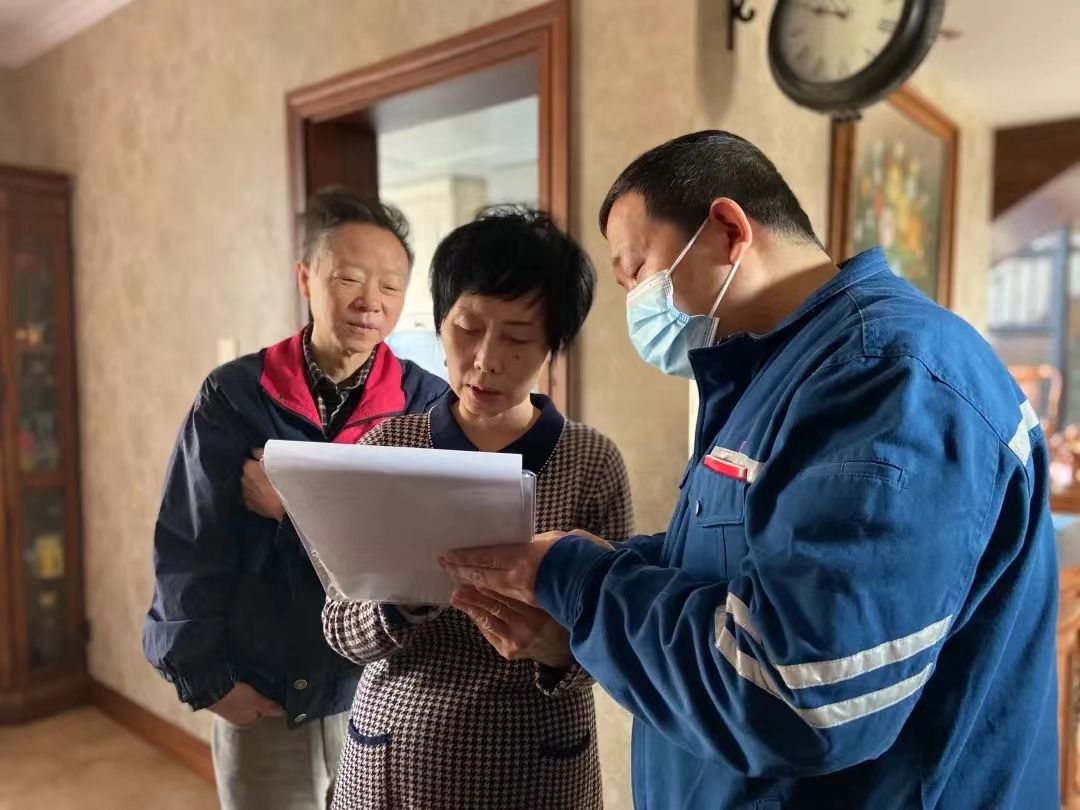 1708670523228062330.jpg 开展入户访民工作.jpg